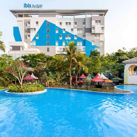 Ibis Budget Cikarang Festival Бекасі Екстер'єр фото