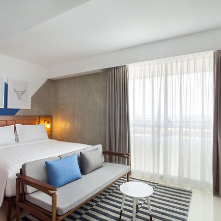 Ibis Budget Cikarang Festival Бекасі Екстер'єр фото