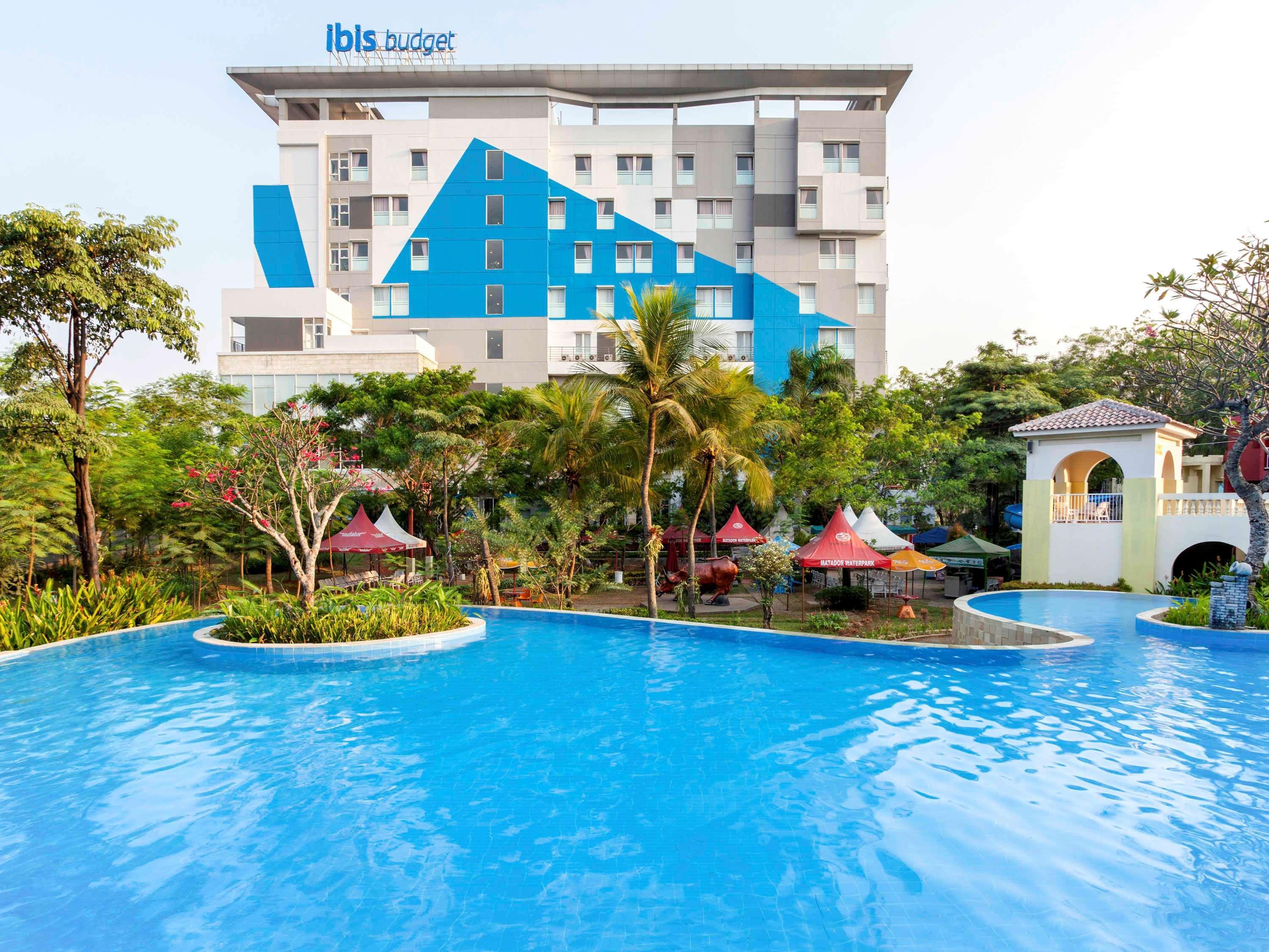 Ibis Budget Cikarang Festival Бекасі Екстер'єр фото