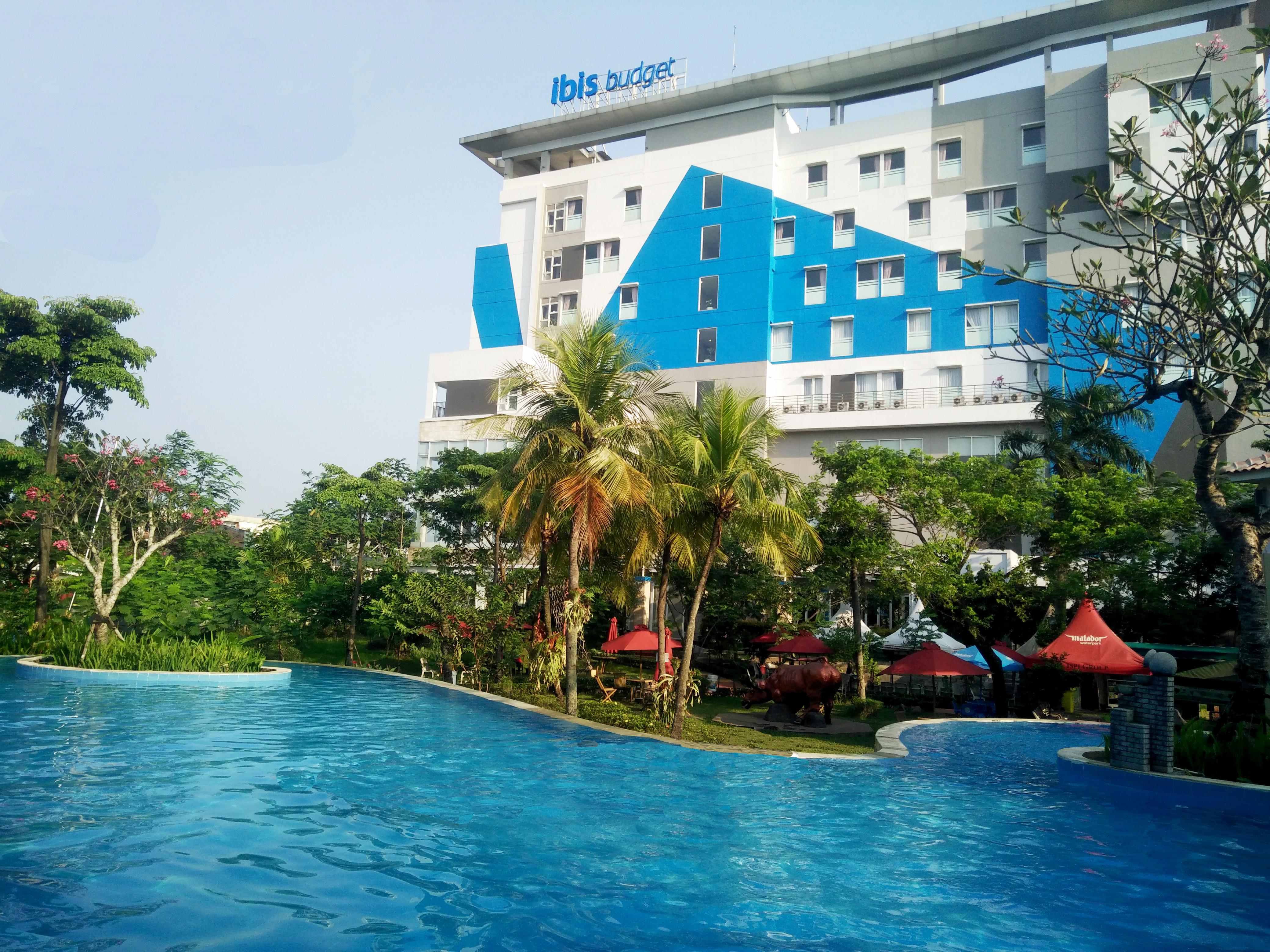 Ibis Budget Cikarang Festival Бекасі Екстер'єр фото