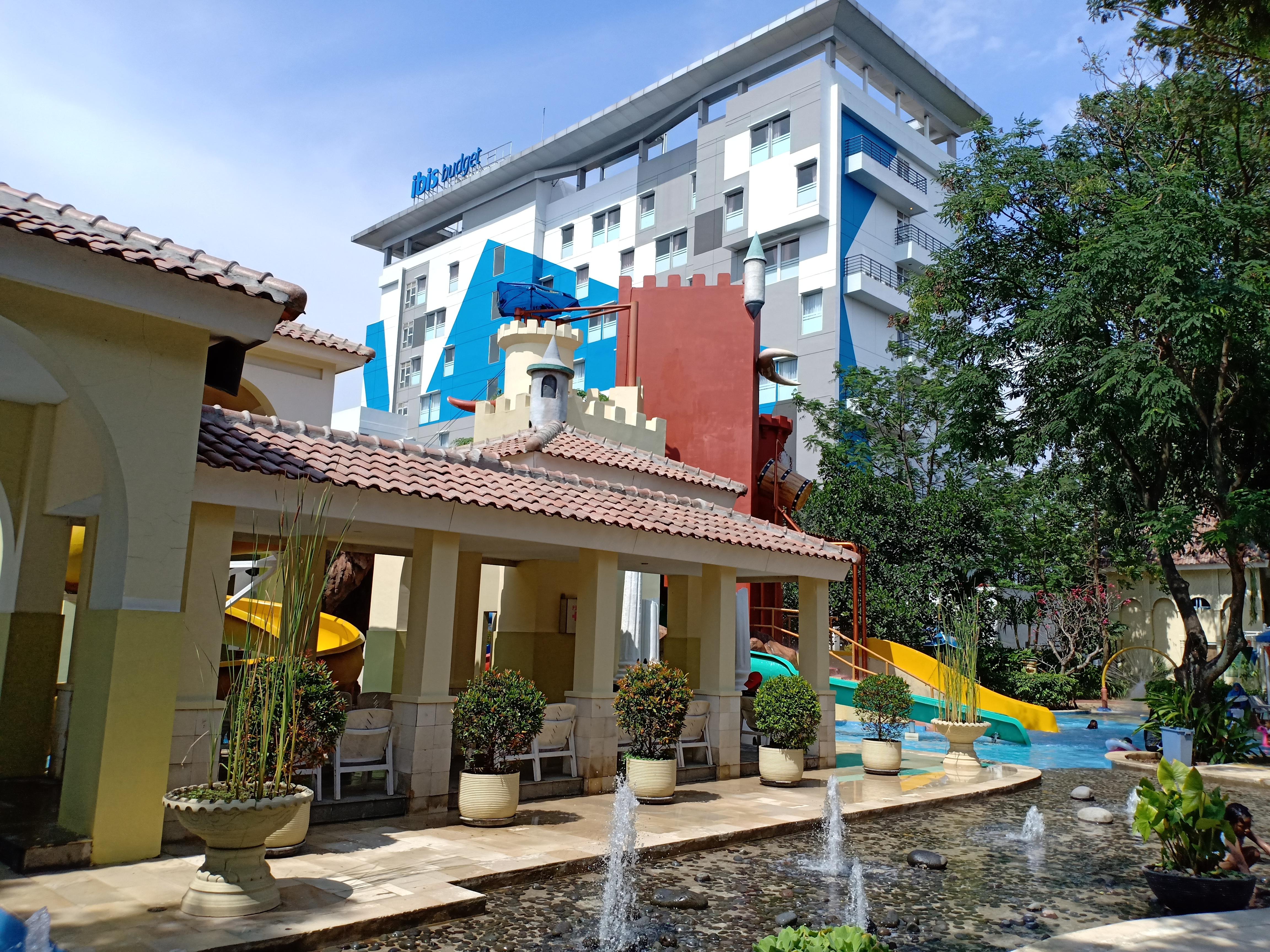 Ibis Budget Cikarang Festival Бекасі Екстер'єр фото