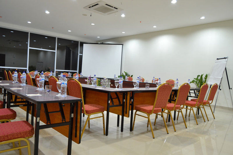 Ibis Budget Cikarang Festival Бекасі Екстер'єр фото