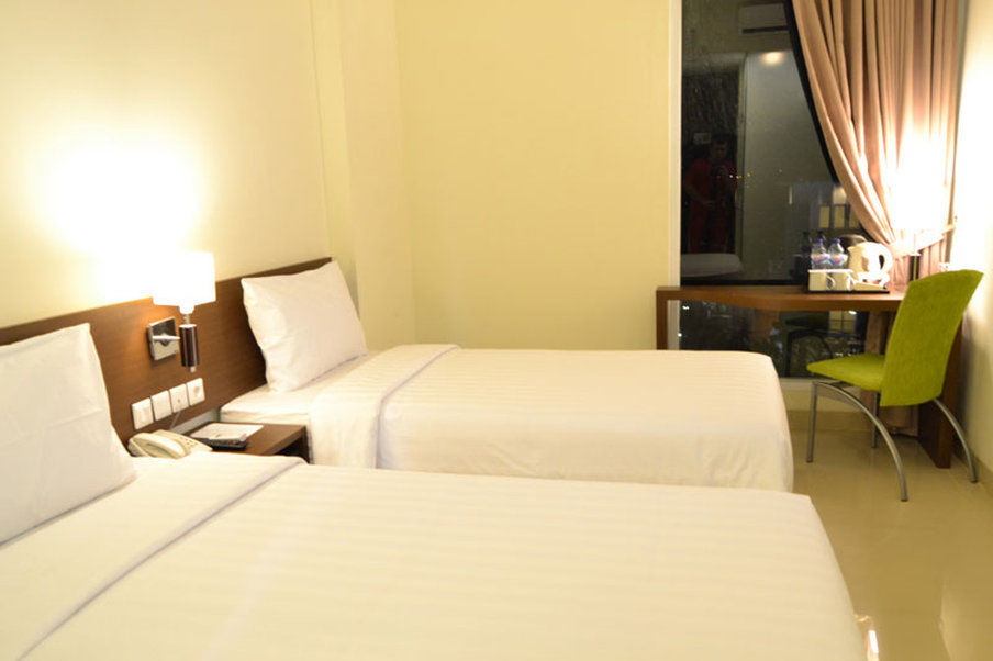 Ibis Budget Cikarang Festival Бекасі Екстер'єр фото