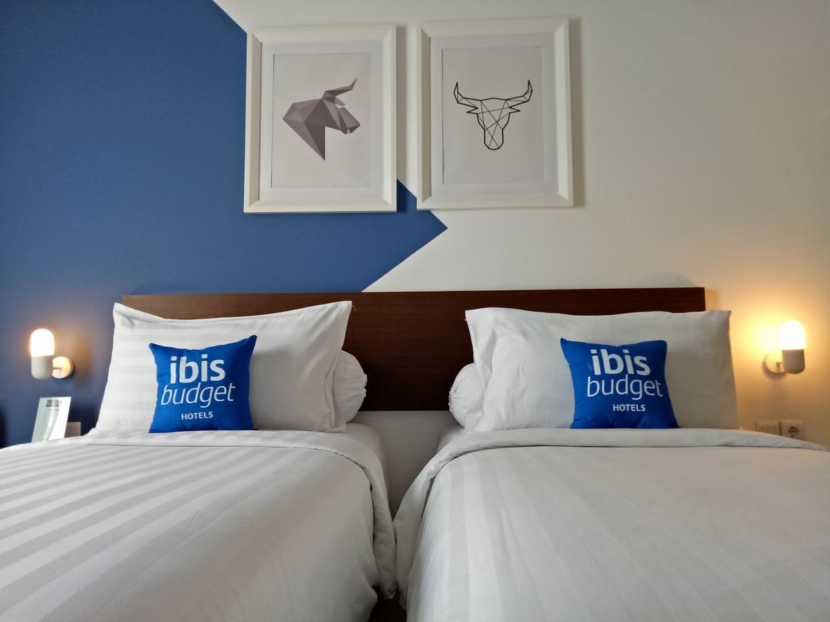 Ibis Budget Cikarang Festival Бекасі Екстер'єр фото