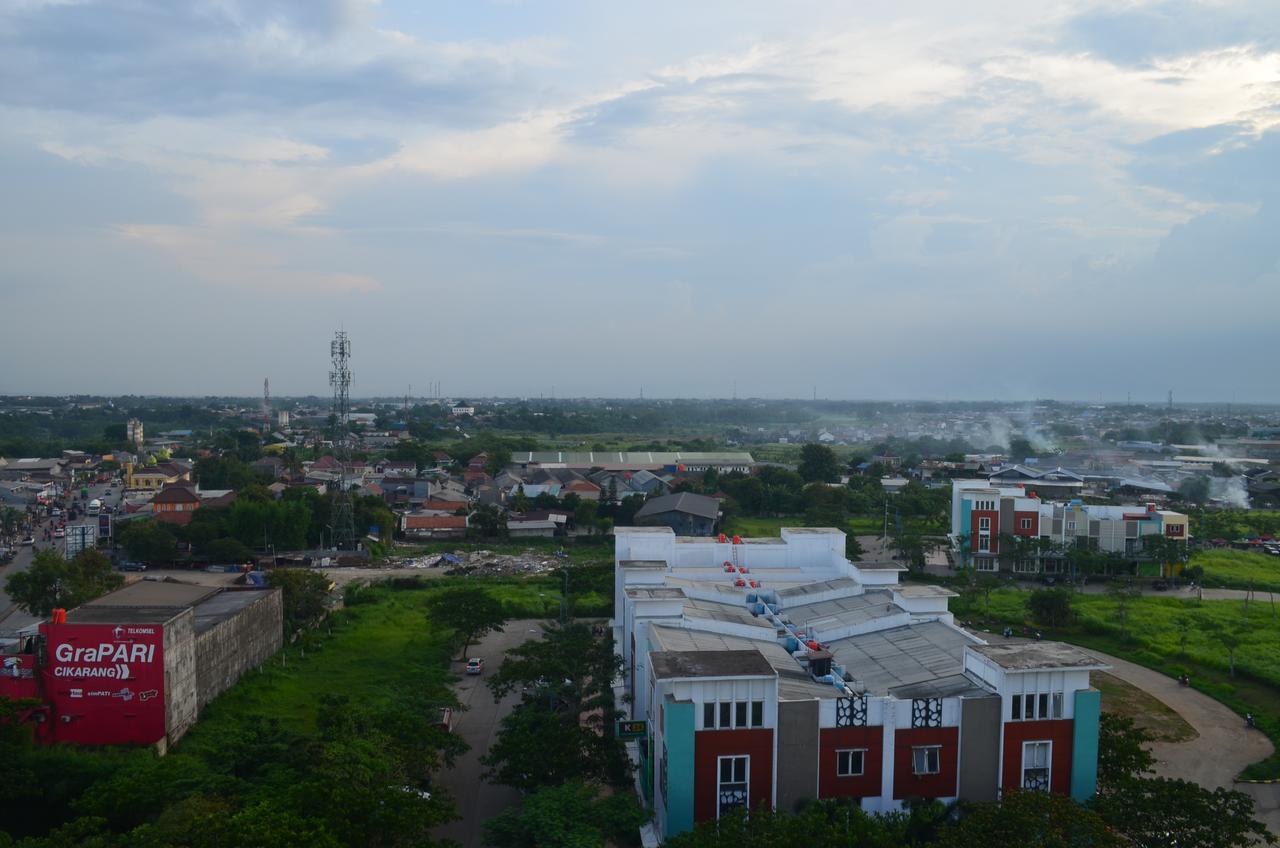 Ibis Budget Cikarang Festival Бекасі Екстер'єр фото