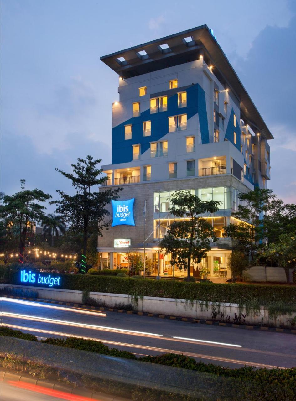 Ibis Budget Cikarang Festival Бекасі Екстер'єр фото
