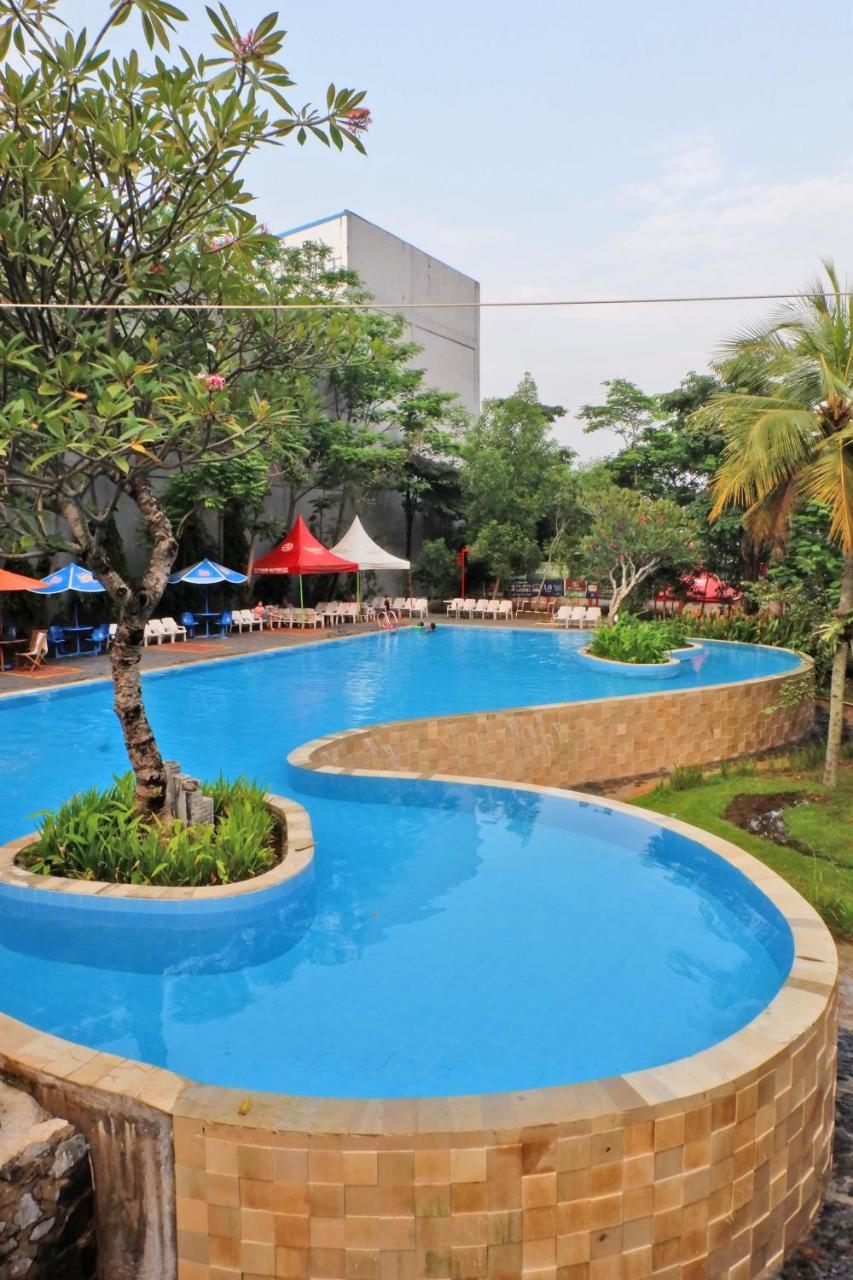 Ibis Budget Cikarang Festival Бекасі Екстер'єр фото