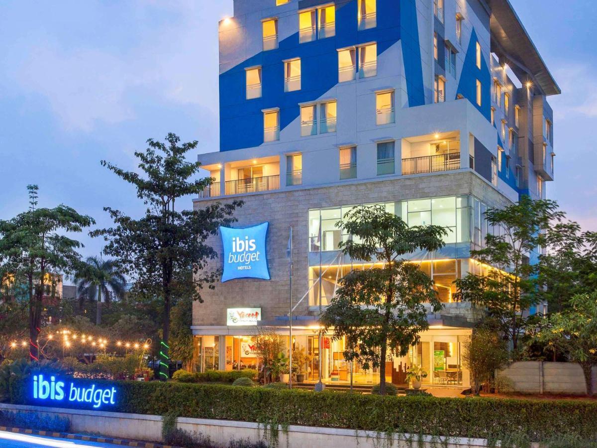 Ibis Budget Cikarang Festival Бекасі Екстер'єр фото